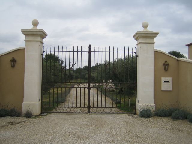  creationp piliers de portail en Pierre pour l'entree d'un terrain pres de salon de provence 13300 bouches du rhone