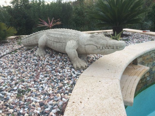 Taille d'un crocodile sur mesure, en pierre naturelle