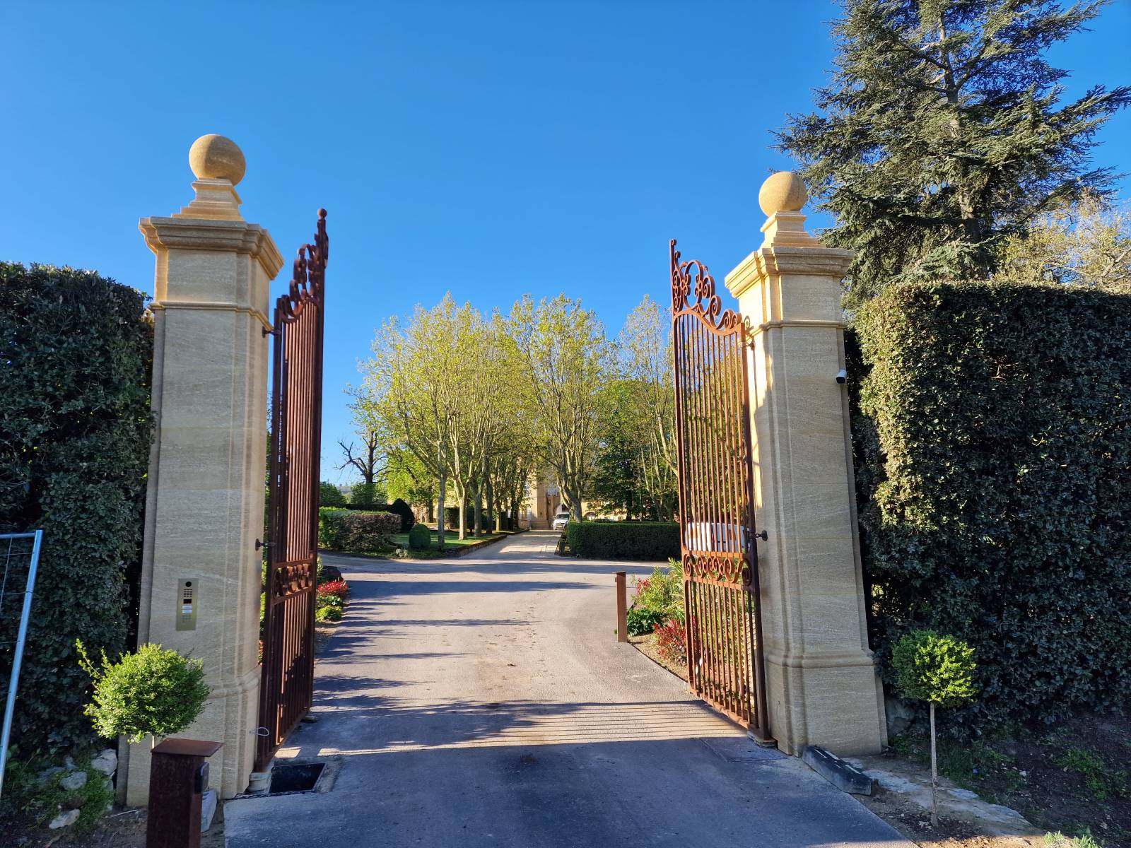 fabrication et vente de pilier de portail en pierre naturelle près de aix en provence