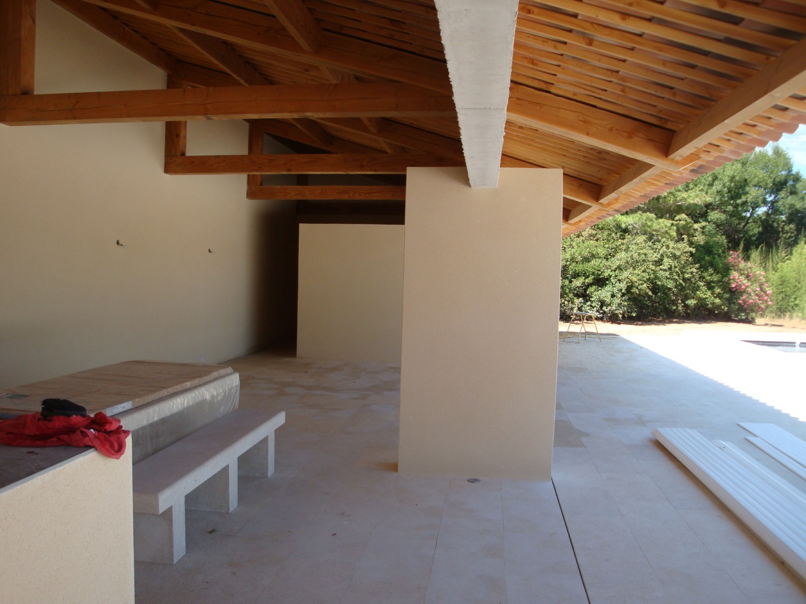 dallage pool house en pierre naturelle Lourmarin