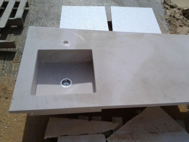 Evier en pierre moderne