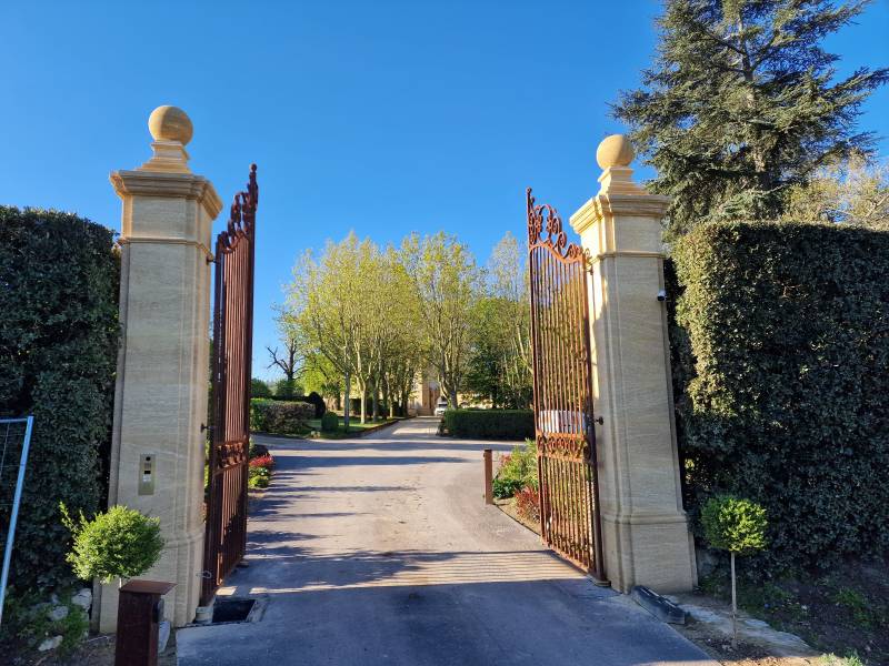 fabrication et vente de pilier de portail en pierre naturelle près de aix en provence