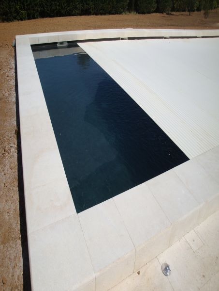 Margelles de piscine en pierre