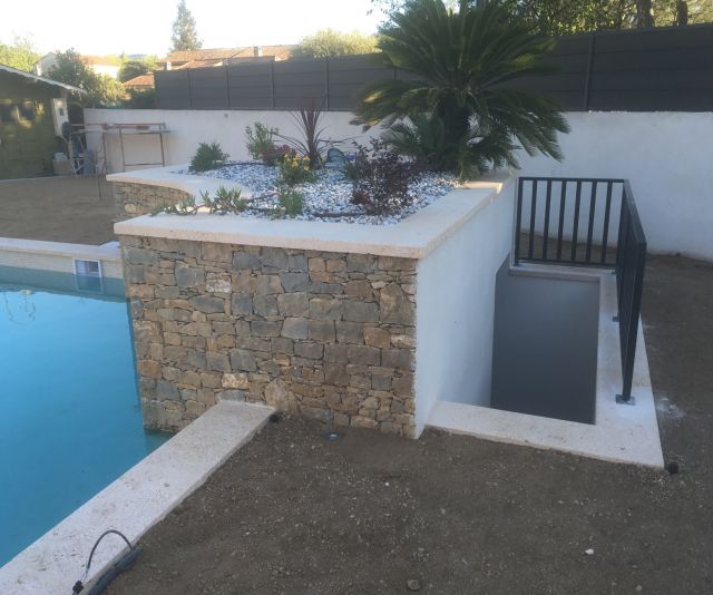 Dessus de mur en pierre