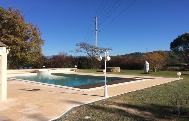 création de piscine avec pierres naturelles à Aix en provence
