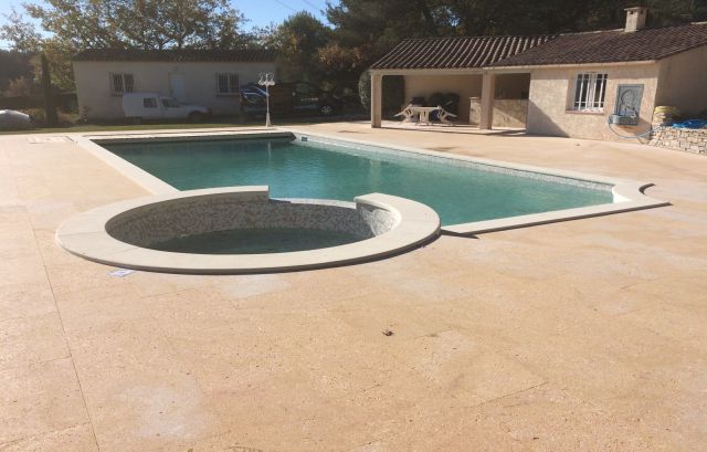 Fabrication de margelles pour jacuzzi à Saint cannat