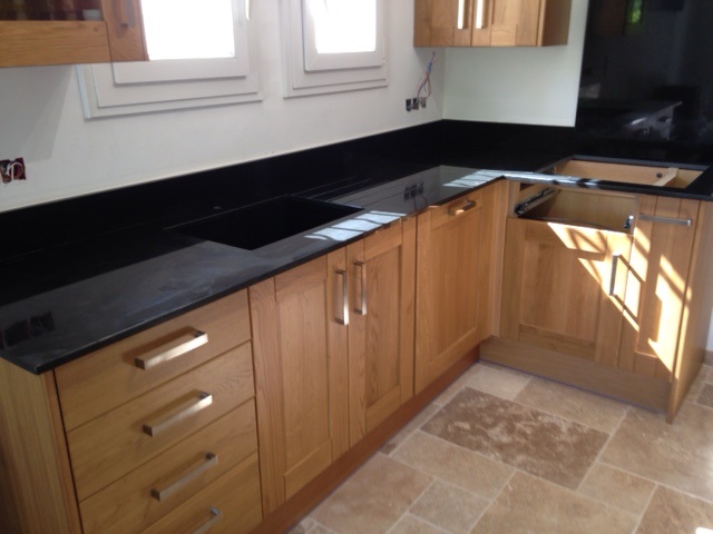 plan de cuisine sur mesure en granit noir
