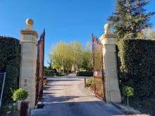 Pierre de Rognes -  Conception d'un barbecue sur mesure en pierres naturelles pour une villa à Aix-en-Provence dans les Bouches-du-Rhône