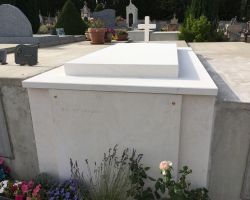 Pierre de Rognes -  Réalisation et pose plan de travail de cuisine en quartz ou en granit sur mesure à Marseille en région Sud