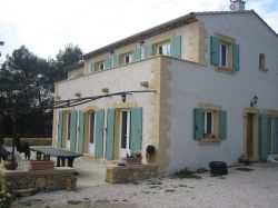 Pierre de Rognes -  Tailleur de pierre pour création de piliers de terrasse en pierre de Rognes sur mesure à Marseille en région Sud