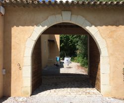 Pierre de Rognes -  Fabrication pilier de pierre pour entrée et portail à Aix-en-Provence dans les Bouches-du-Rhône