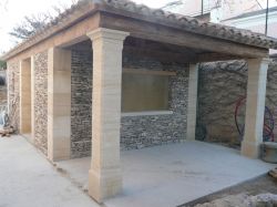 Pierre de Rognes -  Fabrication vente et pose de vasque de salle de bain en pierre naturelle sur mesure à Marseille en région Sud